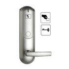 Ασημένια έξυπνη κλειδαριά συστημάτων 4.8V κλειδαριών πορτών καρτών ξενοδοχείων 4AA για την ξύλινη πόρτα